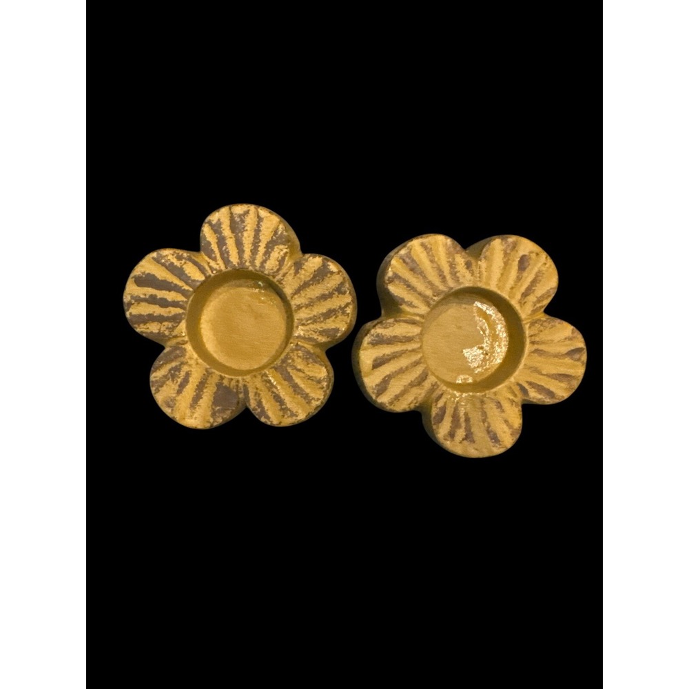 Heavy Cast Iron Flowers Tea Light Sml Candle Holder Set Of 2 Tan  5" x 4"
